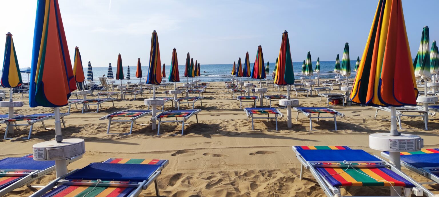 Sapete già la data della vostra prossima vacanza al mare? Vi aspettiamo a Jesolo . Non solo spiaggia, ma comoda a raggiungere anche Venezia. Il parco acquatico Caribe Bay a 10 minuti di distanza, a piedi. Prenotate in anticipo per avere lo sconto speciale . La nostra offerta finisce presto . Offerta limitata!