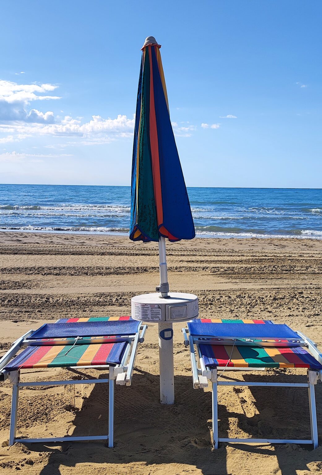 Per chi prenota direttamente dal nostro sito, minimo 3 notti, la spiaggia privata con 1 ombrellone e 2 lettini è inclusa nel prezzo. Offerta limitata ! Fino ad esaurimento posti .